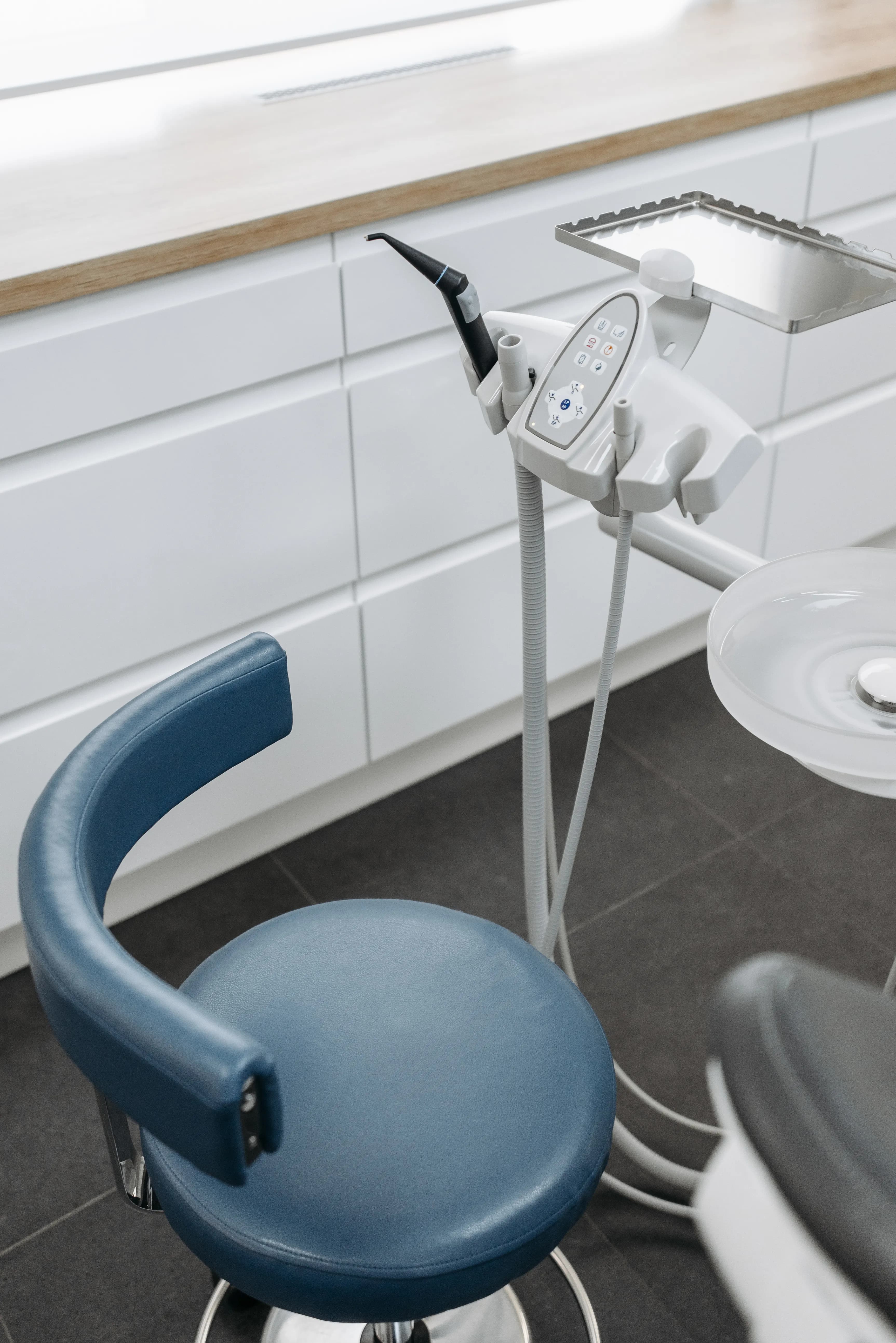 Comfortable patient treatment chair